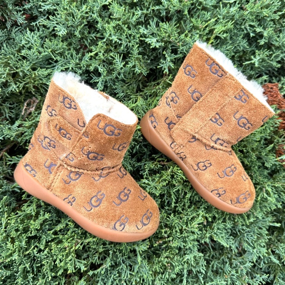 UGG Keelan Logo Chestnut Suede Monogram Print Boots Toddler Size 6